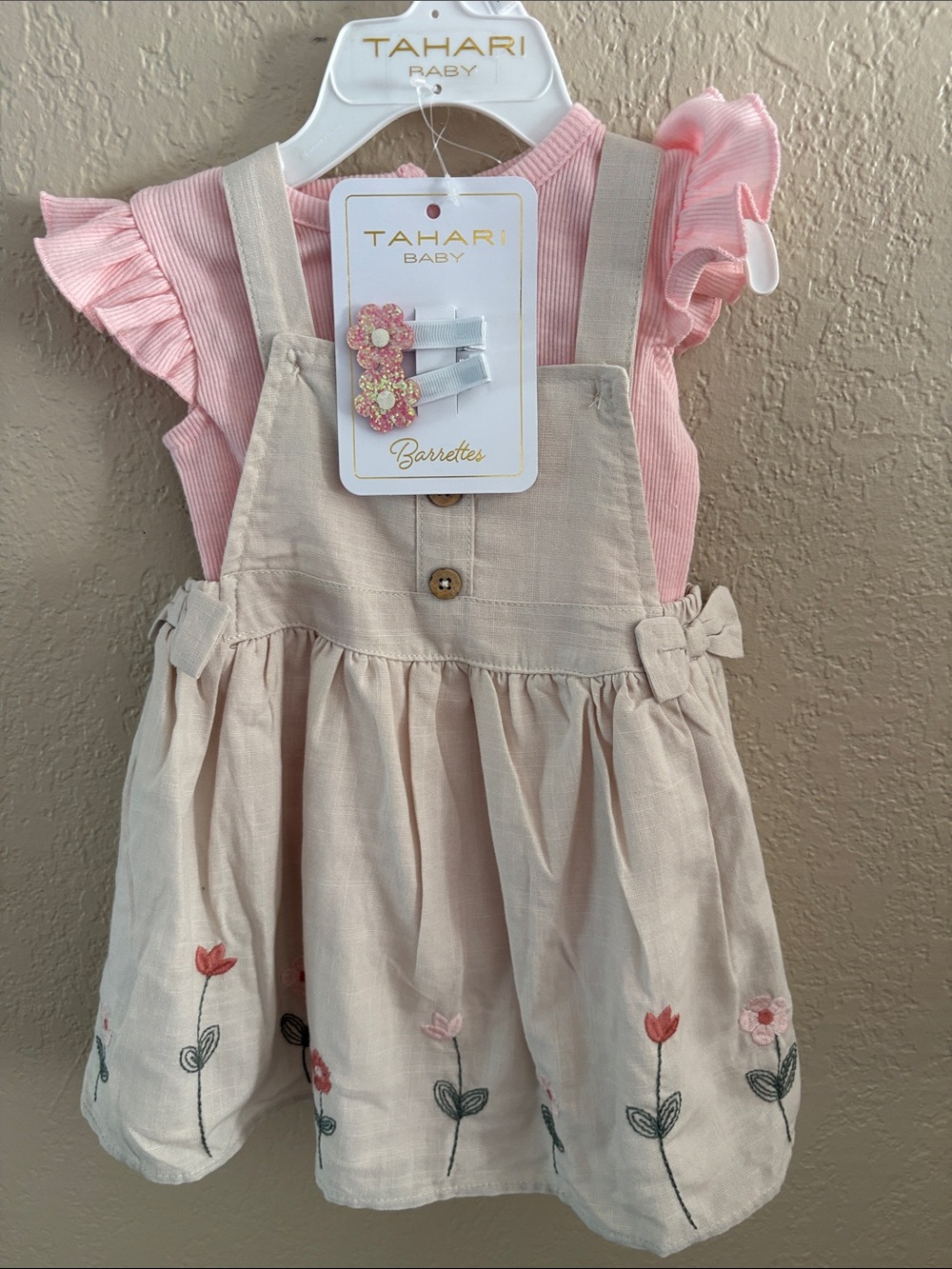Tahari Baby dress size 6-9 months with hair clips